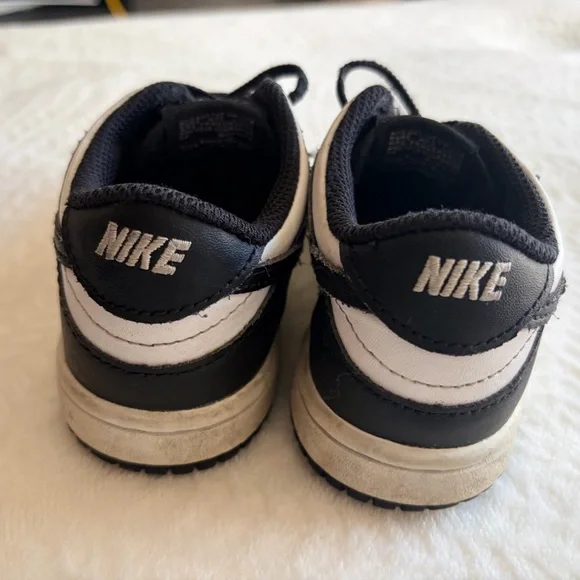 Nike Kids Black and White Dunk Low-Top Sneakers 9c - Picture 5 of 5
